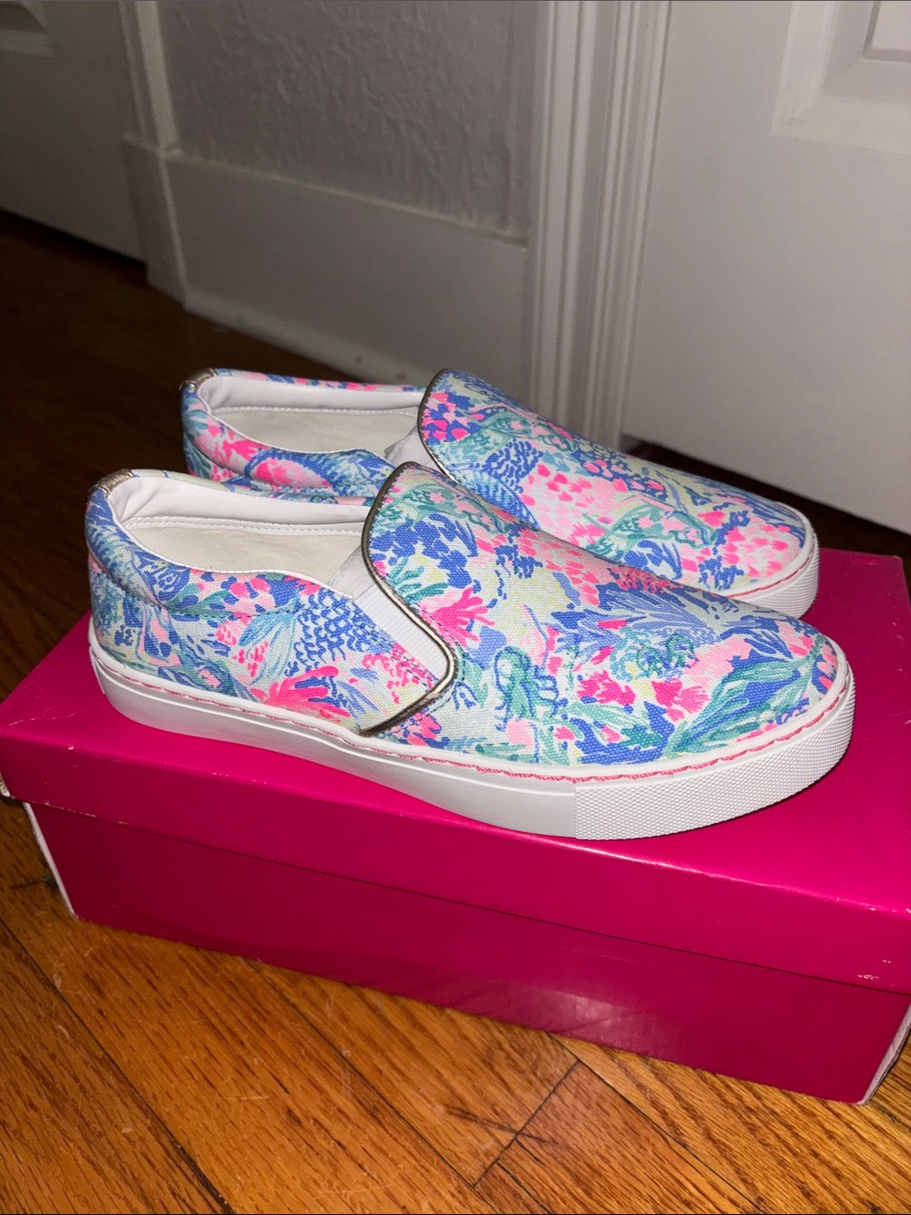 Lilly Pulitzer Julie Sneaker Size 7 in Mermaids Cove